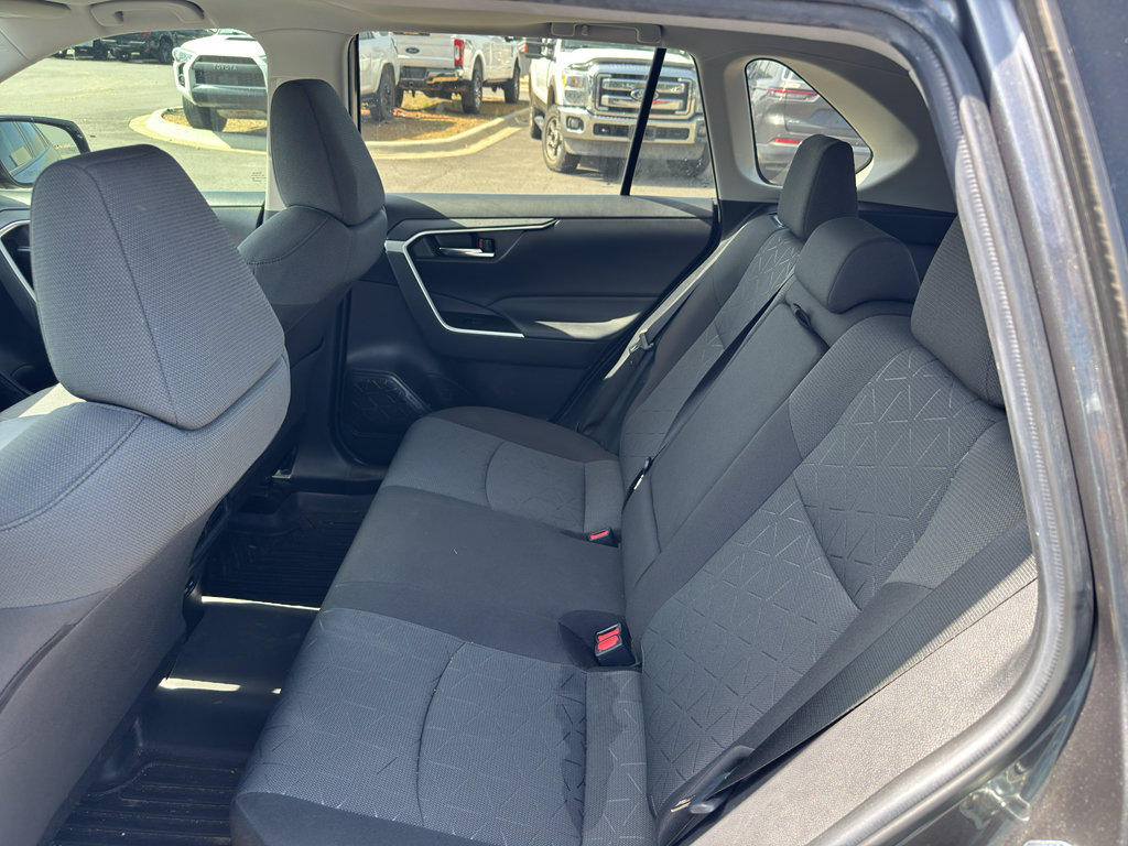 Used 2022 Toyota RAV4 XLE w/ Convenience Package FWD image 9