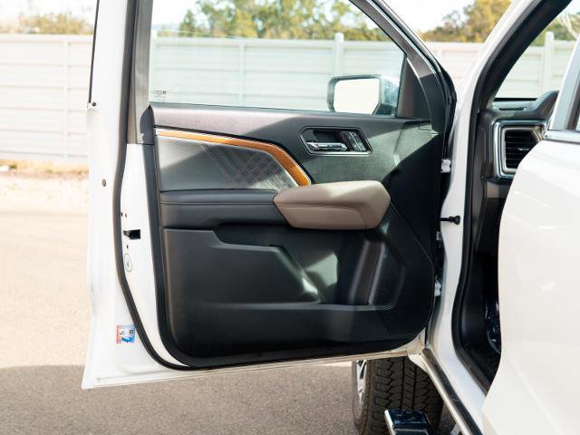 Used 2023 GMC Canyon Denali image 14