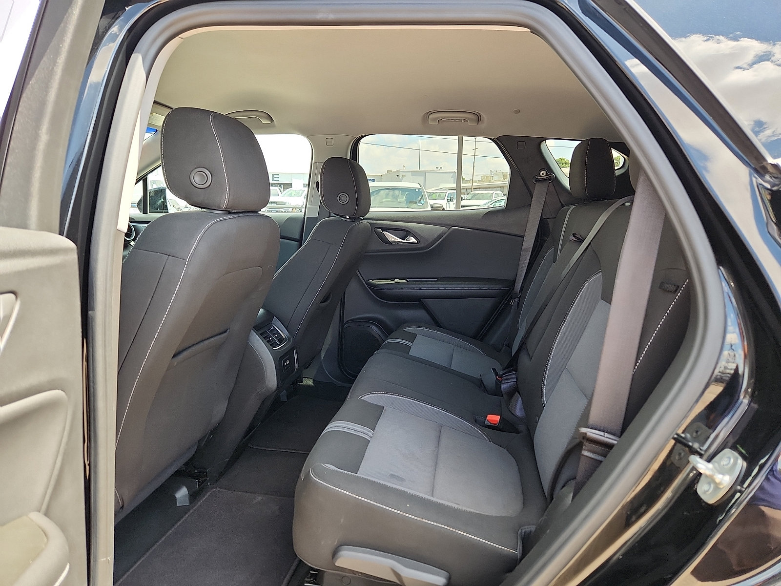 Used 2025 Chevrolet Blazer LT FWD image 9
