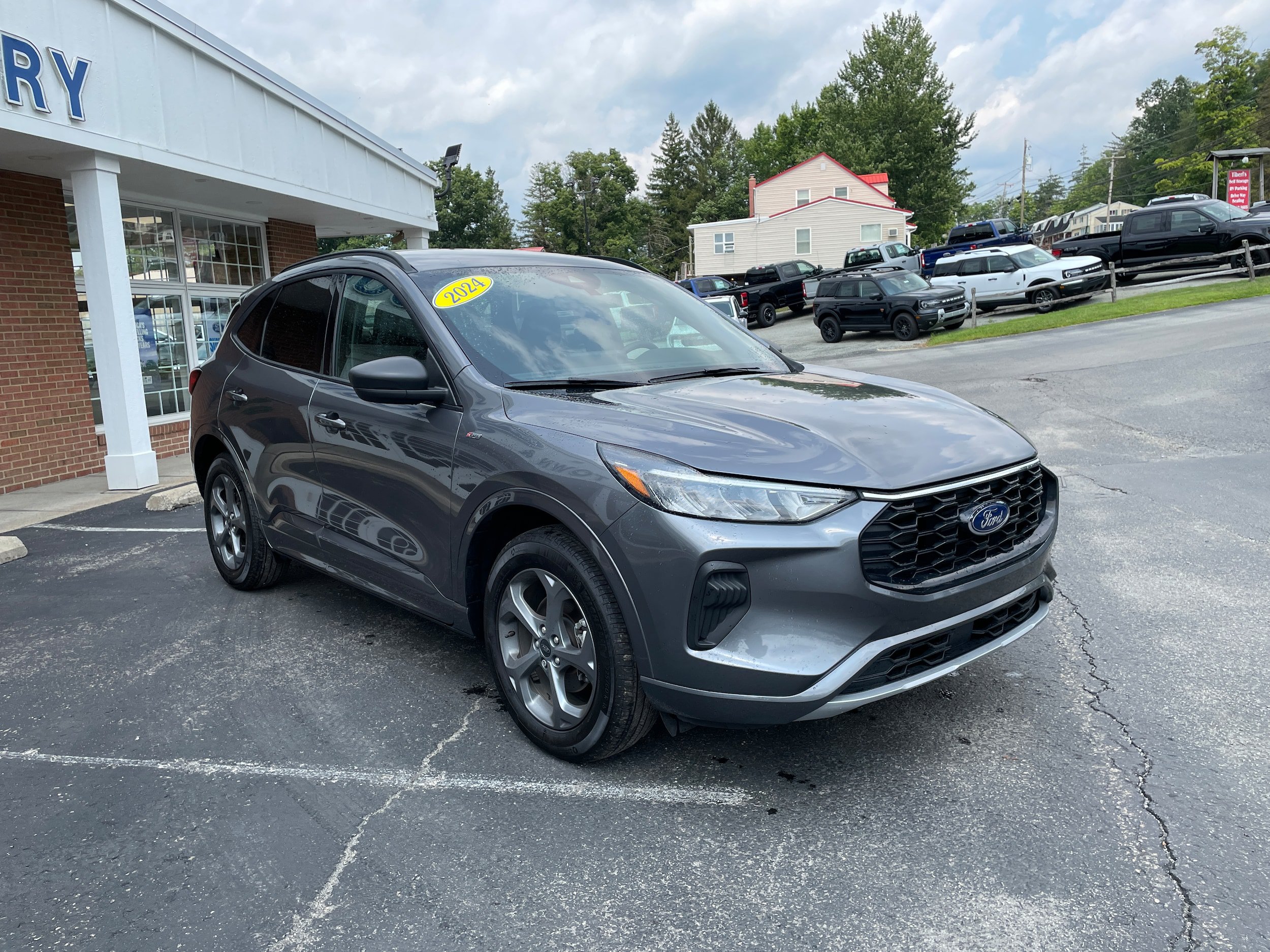 Certified 2024 Ford Escape ST-Line w/ Tech Pack #1 AWD/4WD image 3