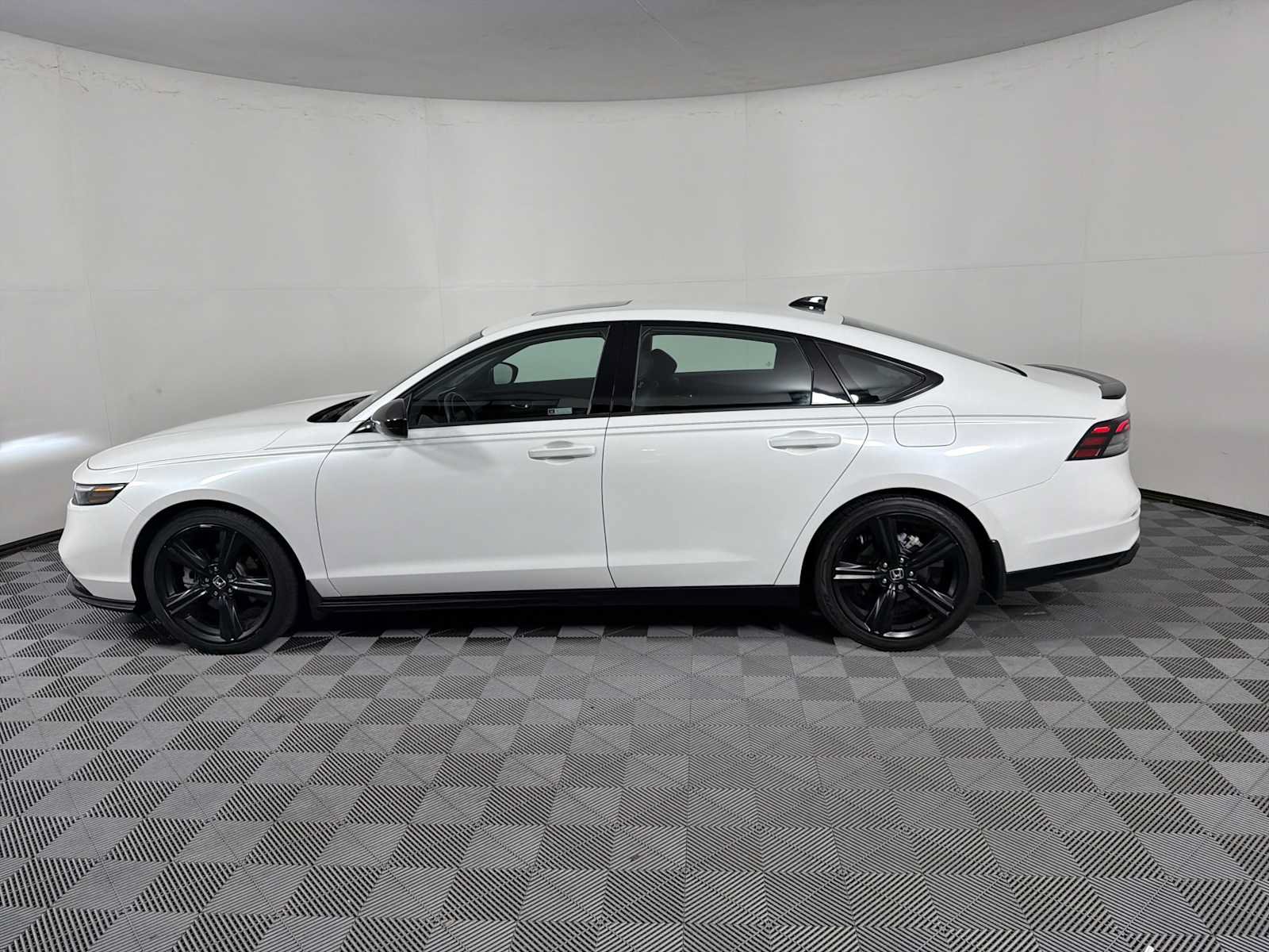 Used 2024 Honda Accord Sport image 7