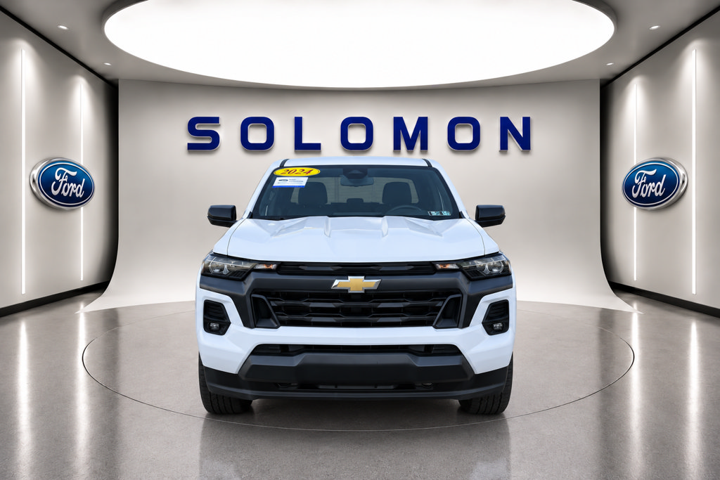 Used 2024 Chevrolet Colorado LT w/ LT Convenience Package III AWD/4WD image 2