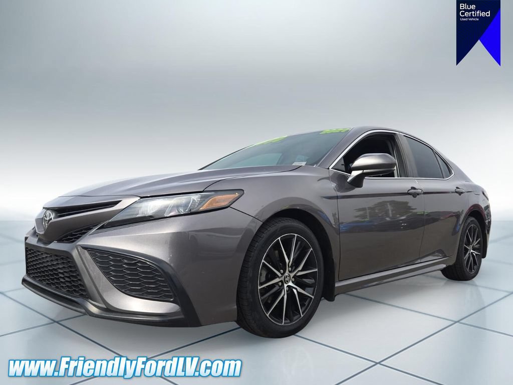 Used 2021 Toyota Camry SE w/ Carpet Mat Package (TMS) FWD image 2