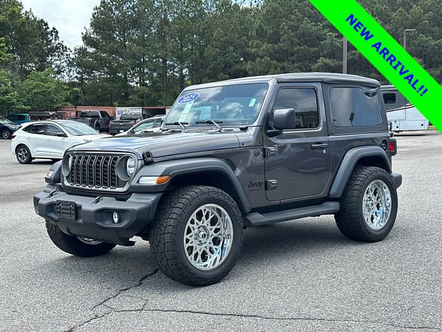 Used 2025 Jeep Wrangler Sport AWD/4WD image 3