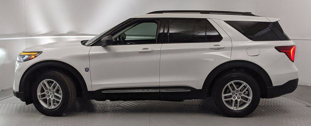 Certified 2025 Ford Explorer Active RWD image 5