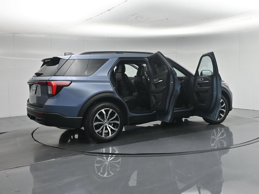 Certified 2025 Ford Explorer ST-Line w/ Premium Package RWD image 6