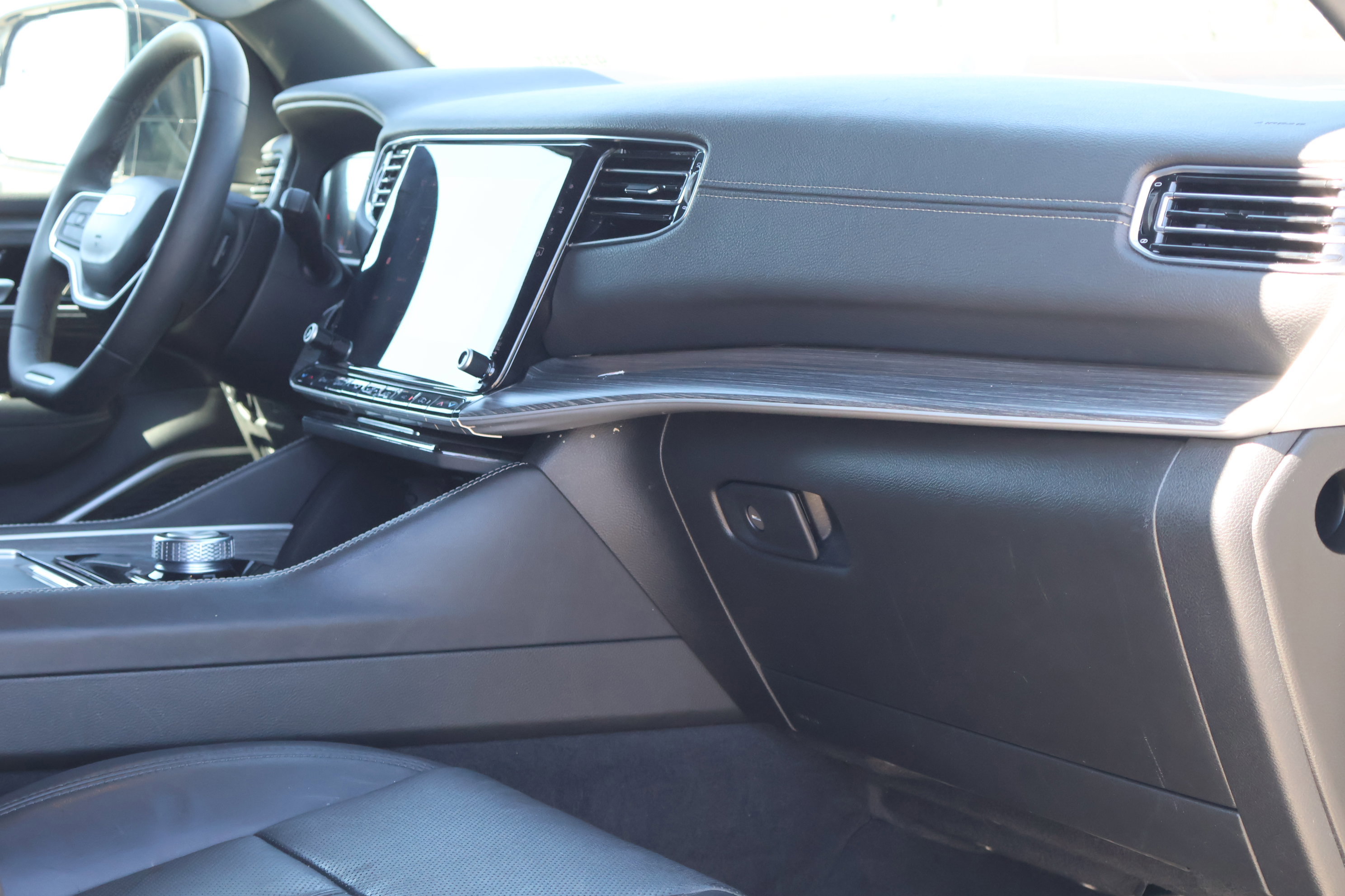 Used 2024 Jeep Wagoneer Series II w/ Flexible Seating Group image 45