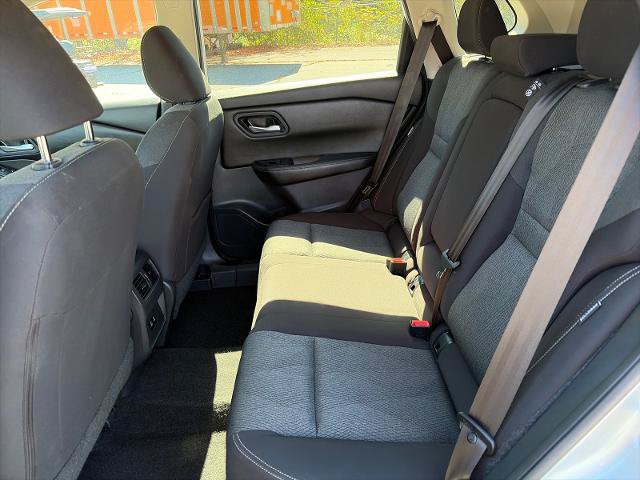 Used 2025 Nissan Rogue SV AWD/4WD image 18