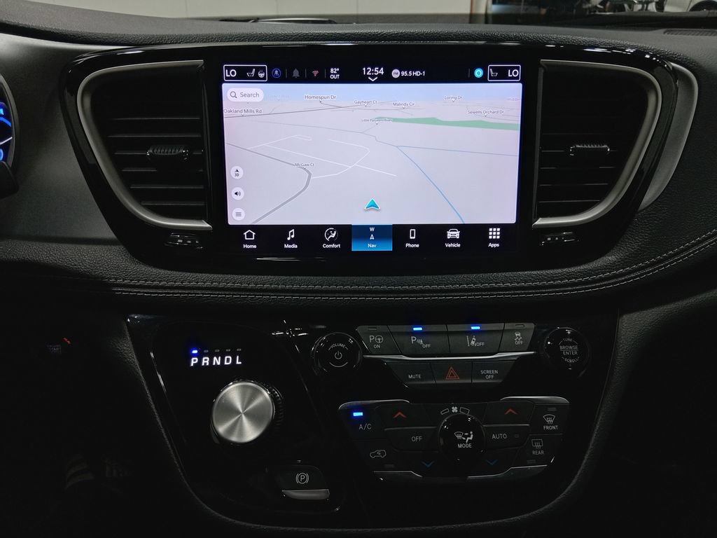 Used 2024 Chrysler Pacifica Limited FWD image 20