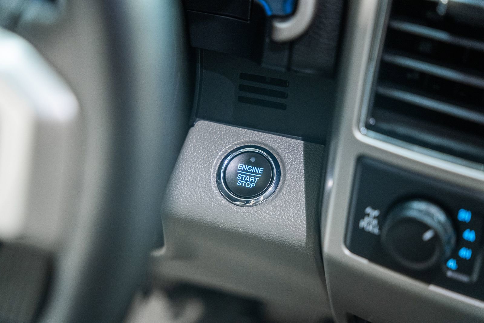 Certified 2020 Ford F150 Lariat image 38