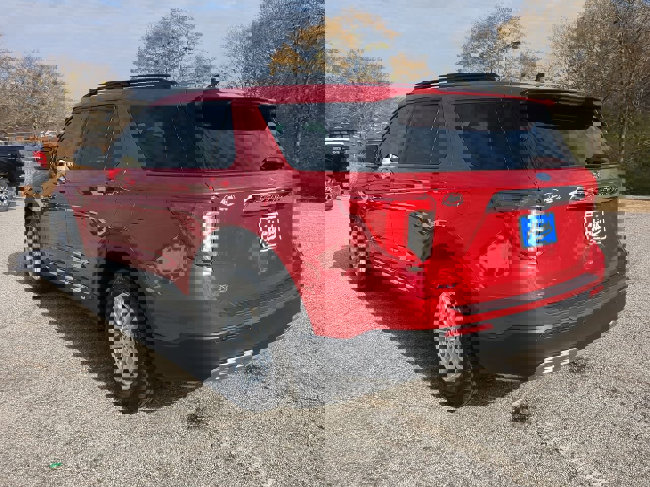 Certified 2022 Ford Explorer XLT w/ Equipment Group 202A image 5