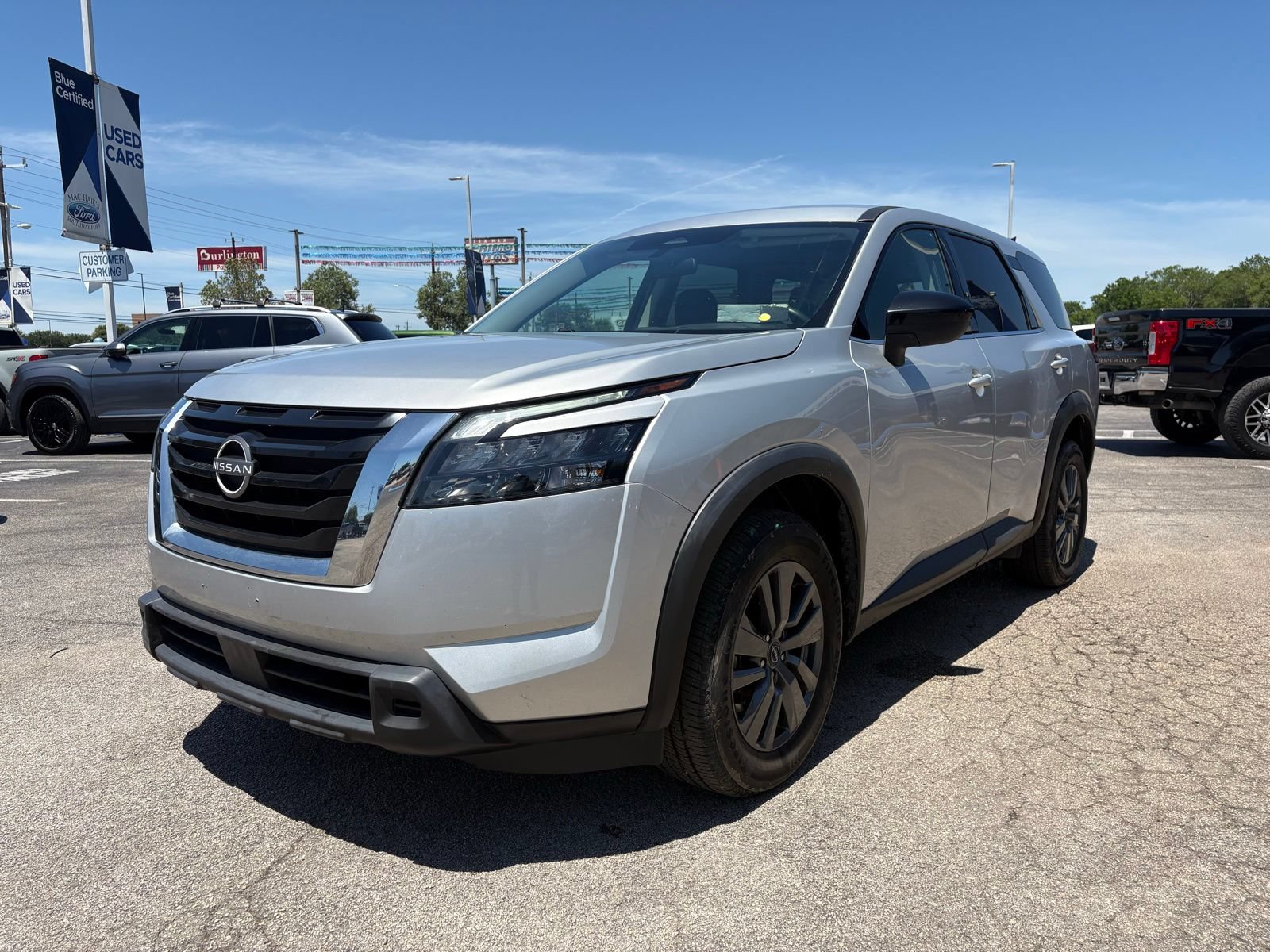 Used 2023 Nissan Pathfinder S AWD/4WD image 10
