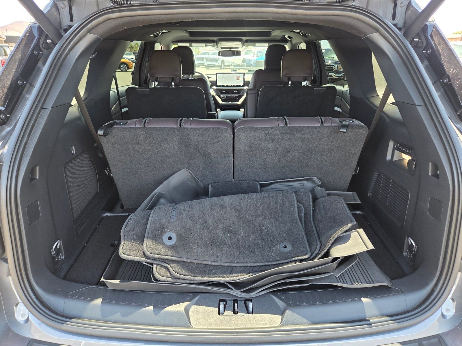 Certified 2025 Ford Explorer Platinum w/ Ultimate Package AWD/4WD image 15