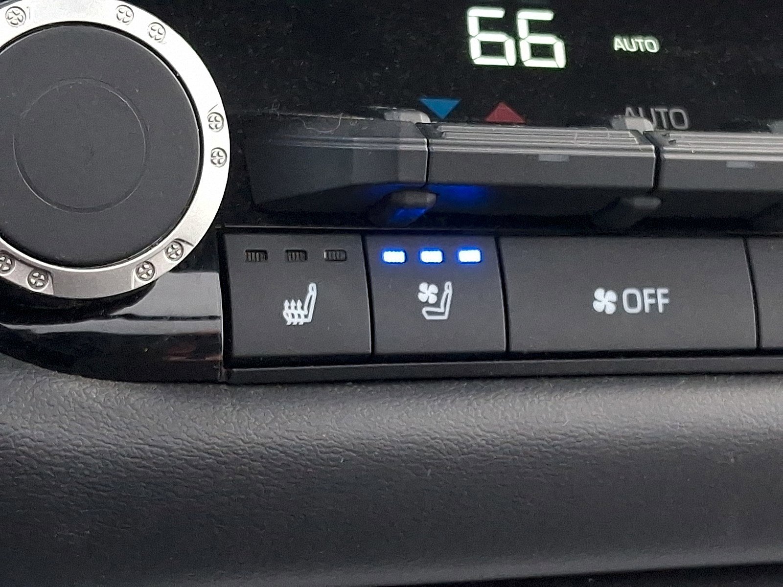 Used 2025 Toyota Tundra Platinum AWD/4WD image 25