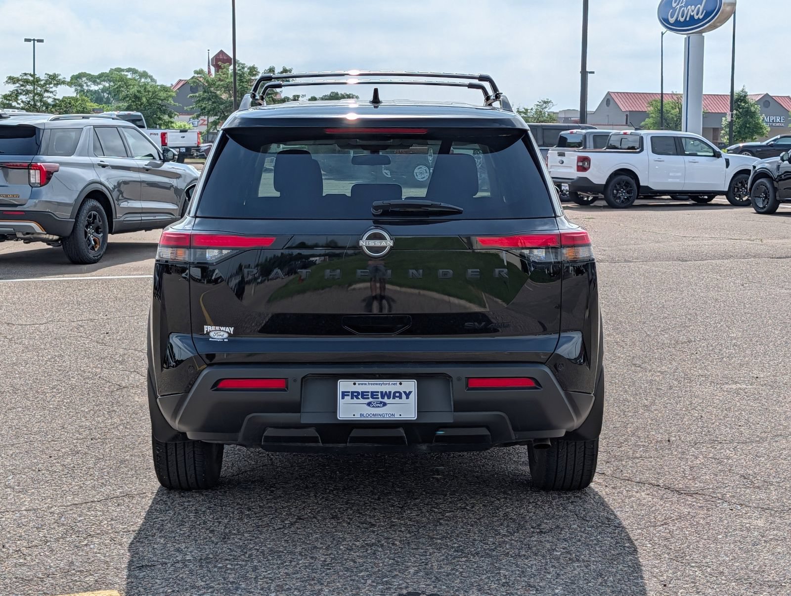 Used 2023 Nissan Pathfinder SV w/ Black Appearance Package AWD/4WD image 5