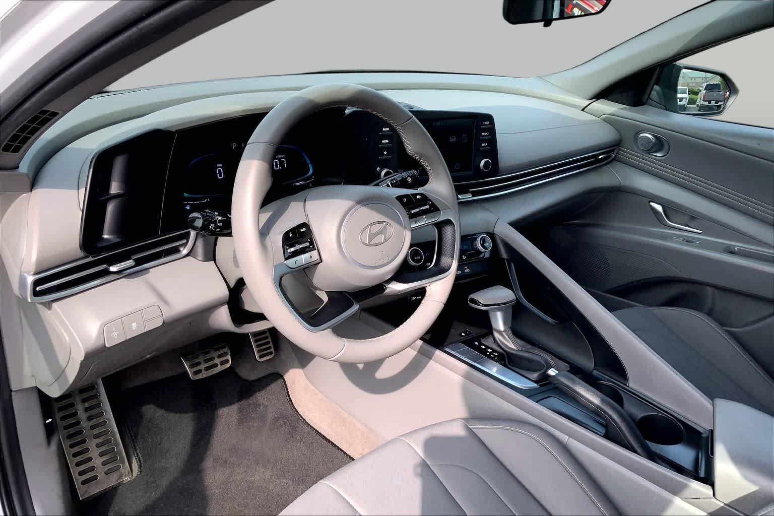 Used 2025 Hyundai Elantra Sport FWD image 15