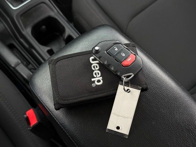 Used 2022 Jeep Gladiator Sport AWD/4WD image 4