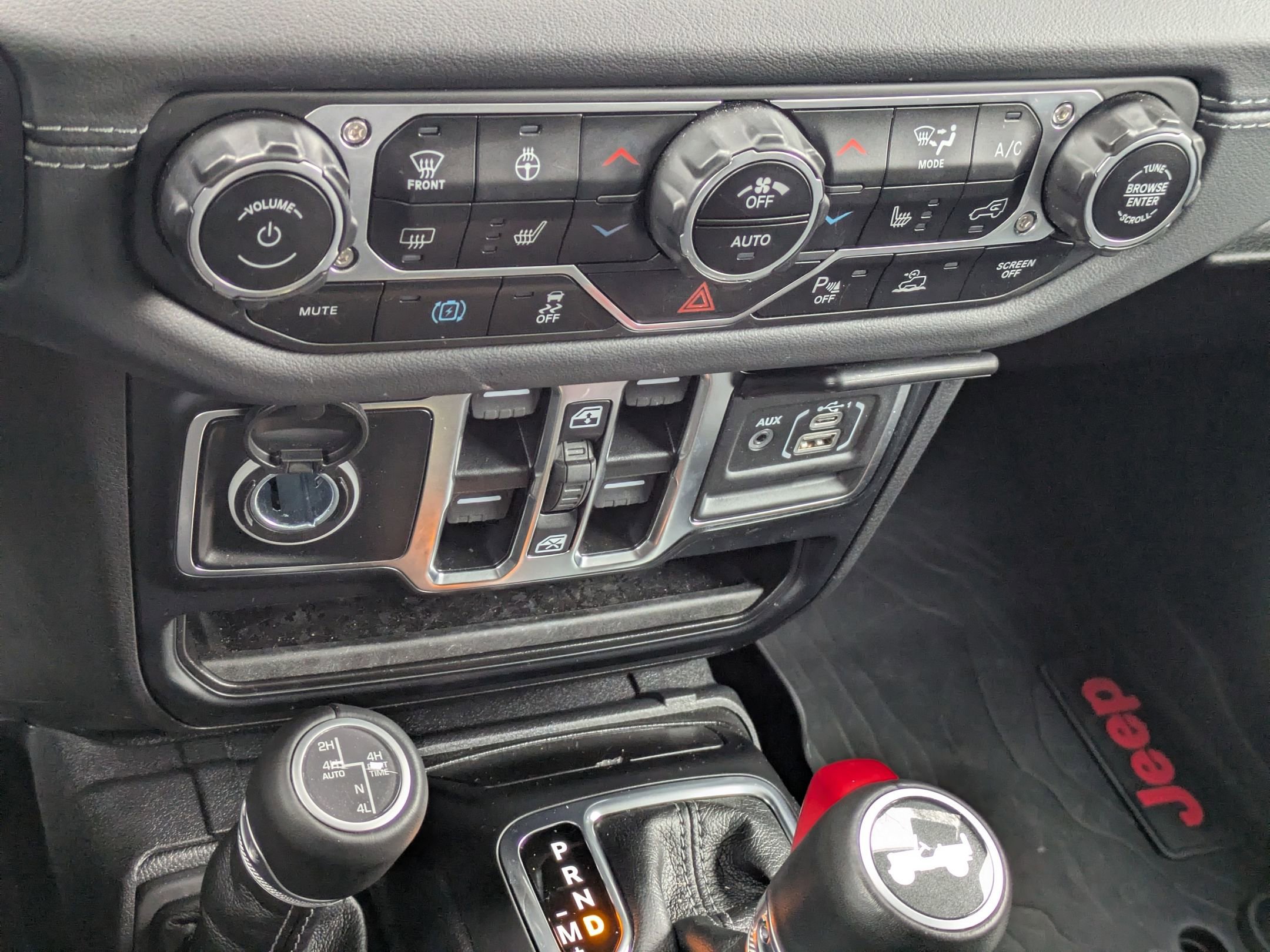 Used 2024 Jeep Wrangler Unlimited Sahara w/ Technology Group image 21