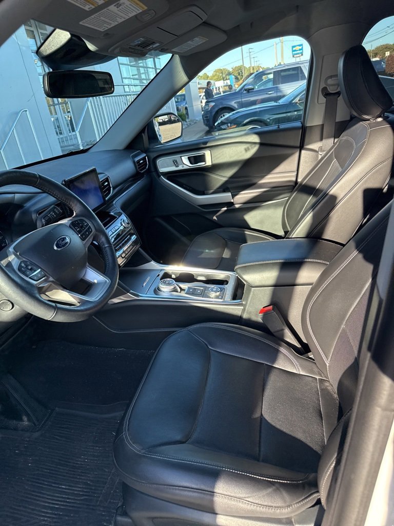 Certified 2022 Ford Explorer Limited w/ Equipment Group 301A image 7