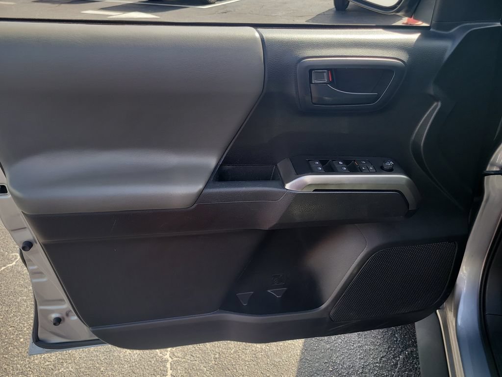 Used 2021 Toyota Tacoma SR5 RWD image 13