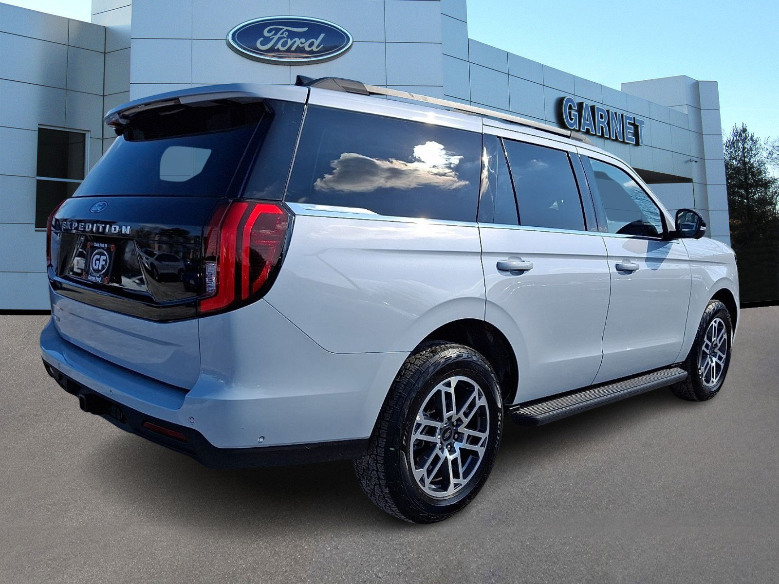 Certified 2025 Ford Expedition Active AWD/4WD image 8