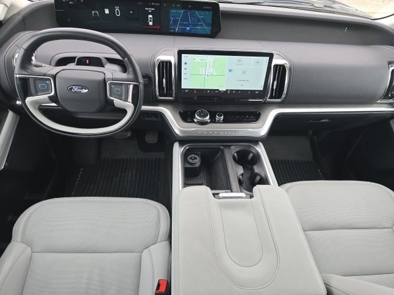 Certified 2025 Ford Expedition Platinum w/ Driver's Package image 6