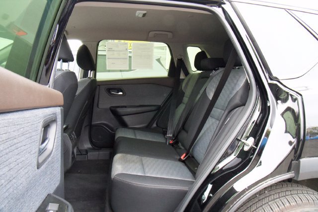 Used 2023 Nissan Rogue SV AWD/4WD image 32