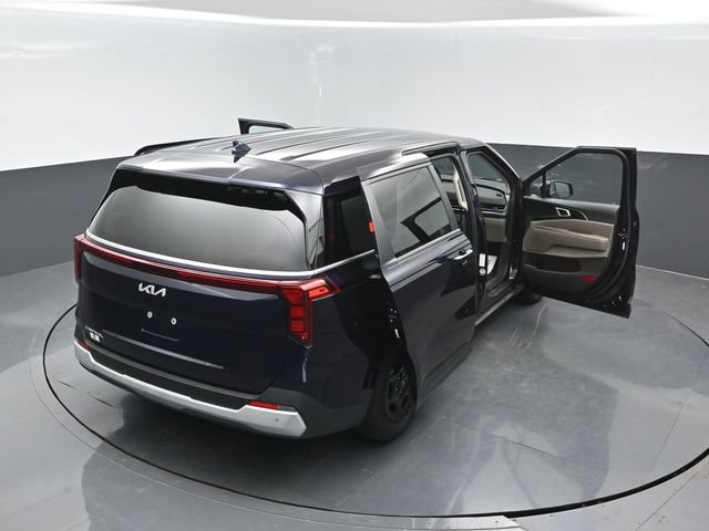 Used 2025 Kia Carnival FWD image 29