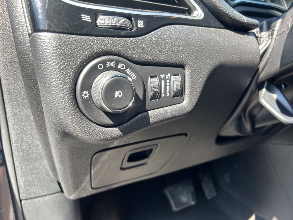 Used 2020 Jeep Cherokee Latitude Plus FWD image 17