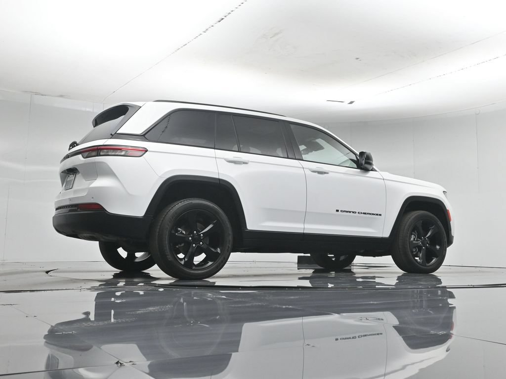 Used 2023 Jeep Grand Cherokee Altitude AWD/4WD image 52