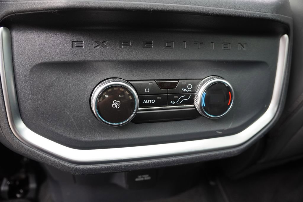 Certified 2025 Ford Expedition Active AWD/4WD image 21