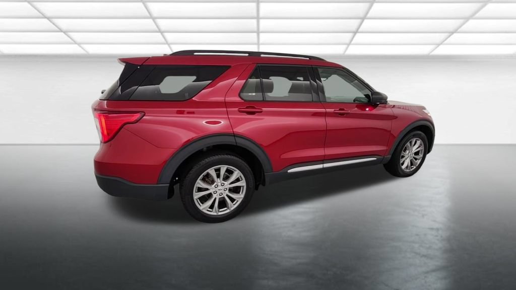 Certified 2023 Ford Explorer XLT w/ Equipment Group 202A AWD/4WD image 9