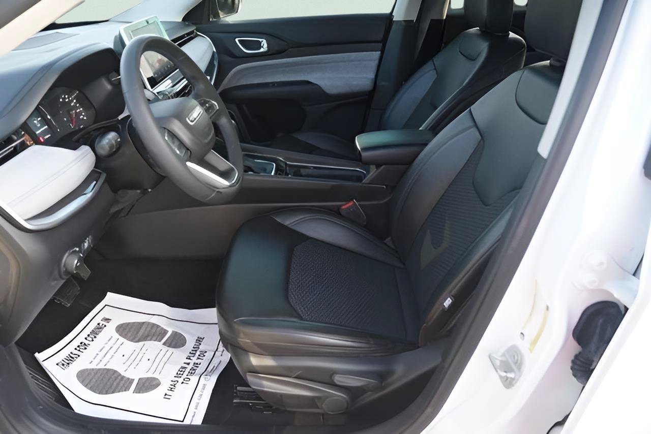 Used 2022 Jeep Compass Latitude FWD image 9