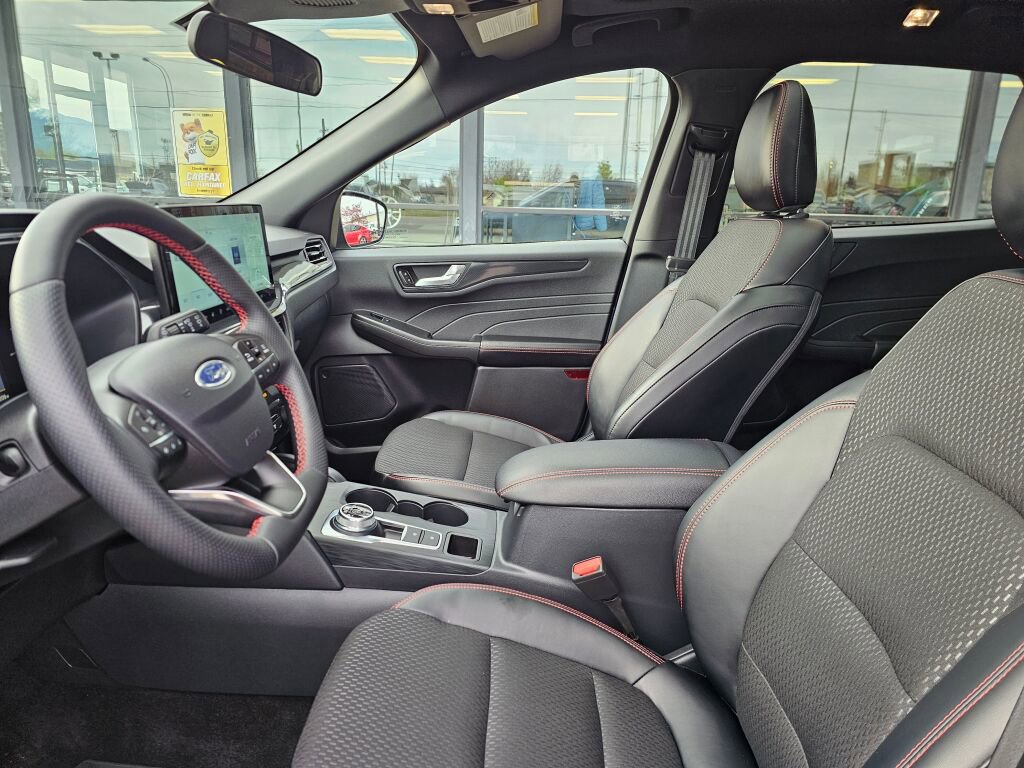 Certified 2025 Ford Escape ST-Line w/ Tech Pack #1 AWD/4WD image 17