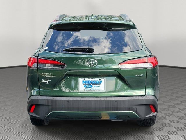 Used 2023 Toyota Corolla Cross XLE w/ Convenience Package FWD image 5