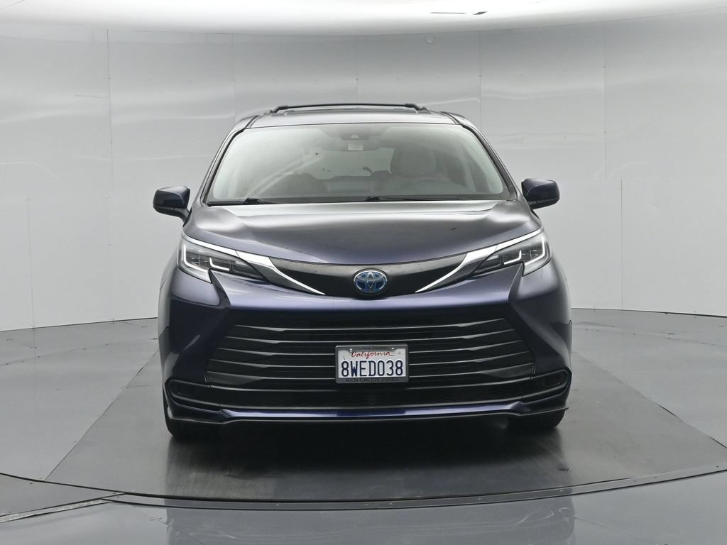 Used 2021 Toyota Sienna LE w/ LE Plus Package FWD image 28