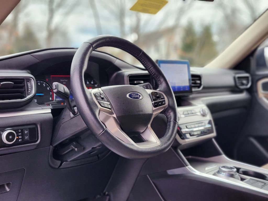 Certified 2022 Ford Explorer XLT w/ Equipment Group 202A image 21