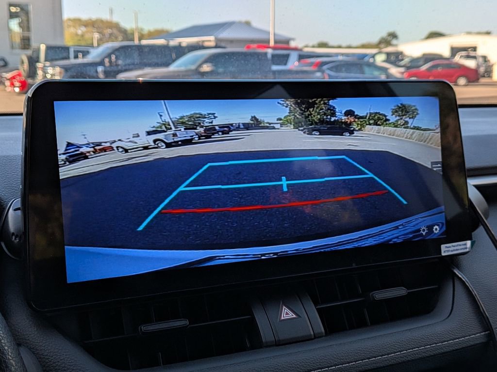 Used 2021 Toyota RAV4 LE image 20