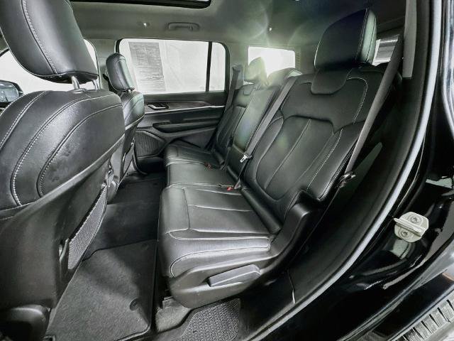 Used 2023 Jeep Grand Cherokee L Limited AWD/4WD image 23