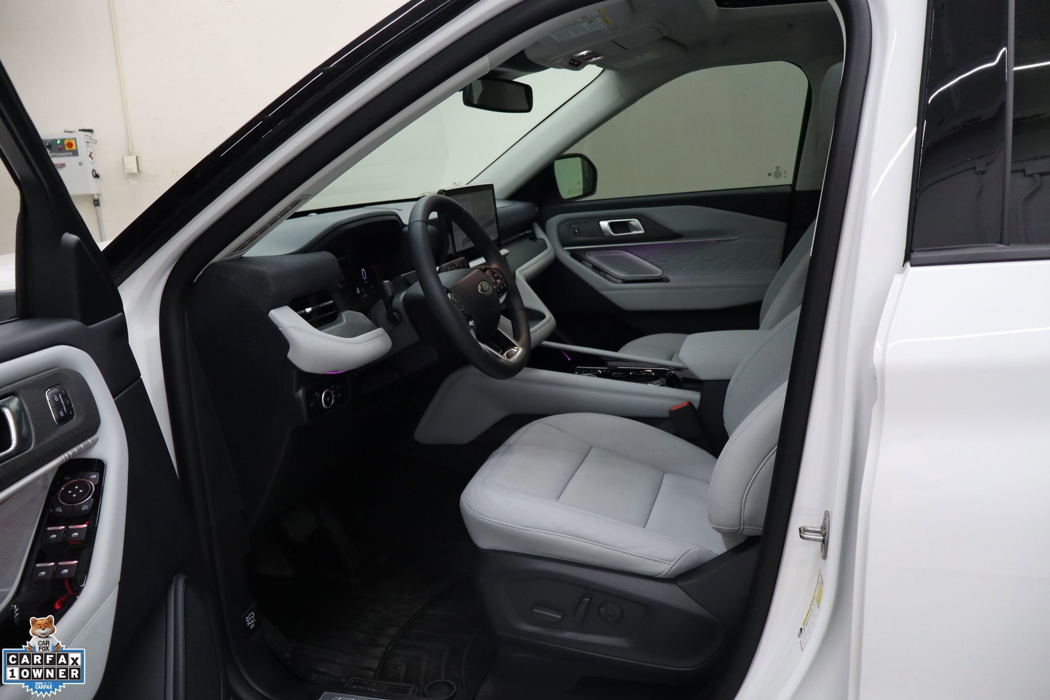 Certified 2025 Ford Explorer Platinum w/ Ultimate Package image 26