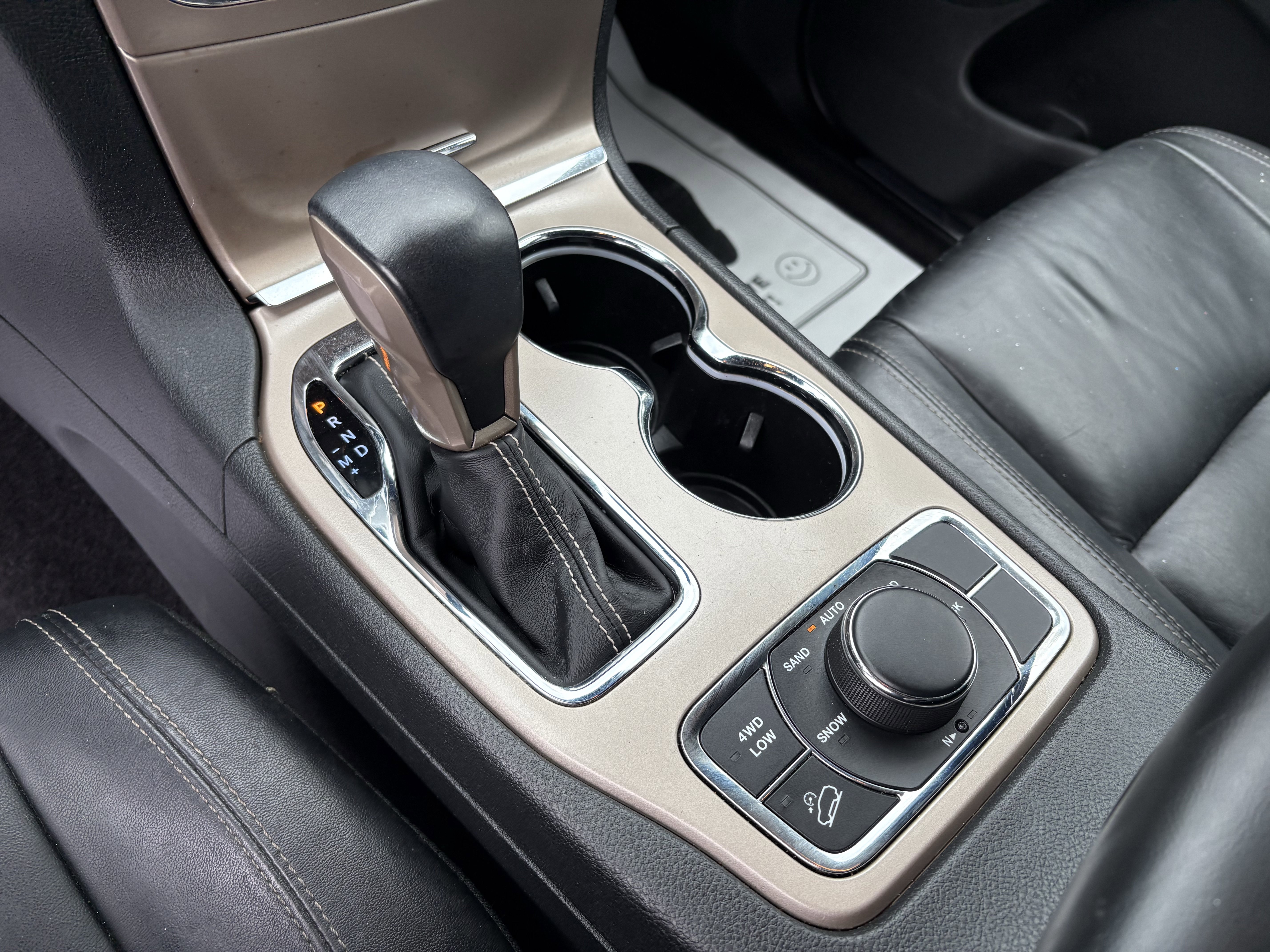 Used 2017 Jeep Grand Cherokee Limited image 25