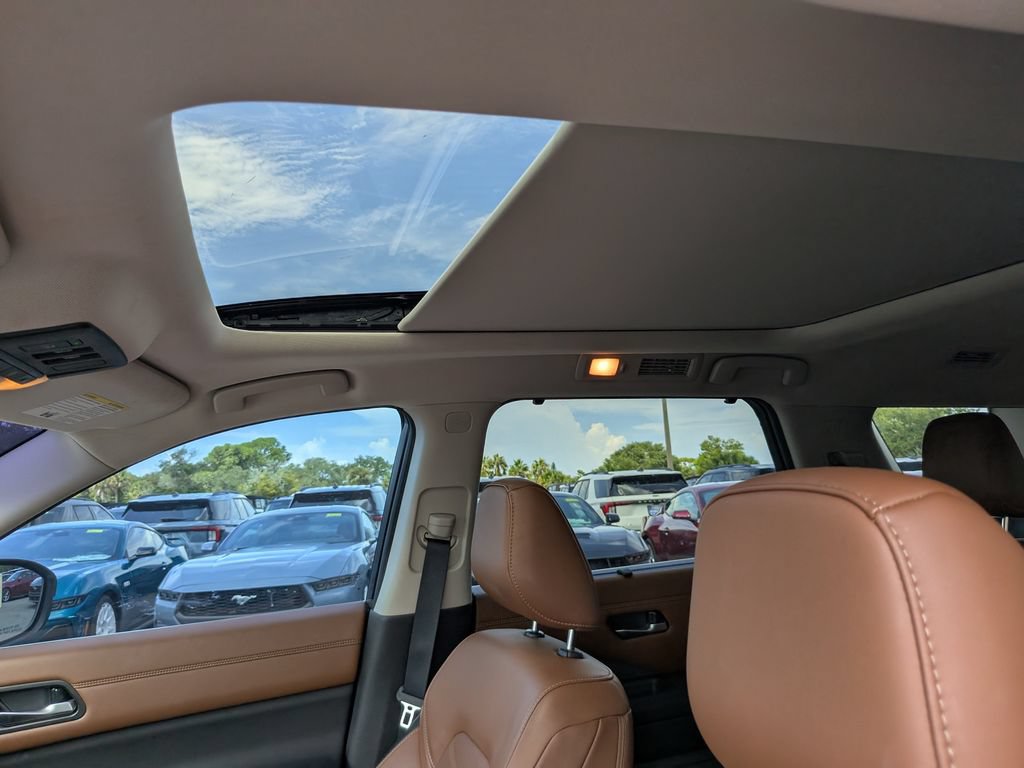 Used 2024 Nissan Pathfinder Platinum w/ Black Appearance Package FWD image 23