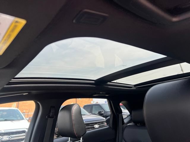 Certified 2024 Ford Edge ST-Line AWD/4WD image 18
