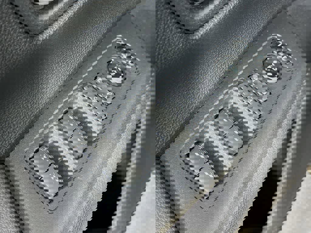 Used 2025 Honda CR-V Sport-L image 28