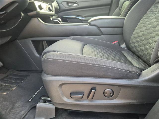 Used 2022 Nissan Pathfinder SV w/ SV Black Package FWD image 14