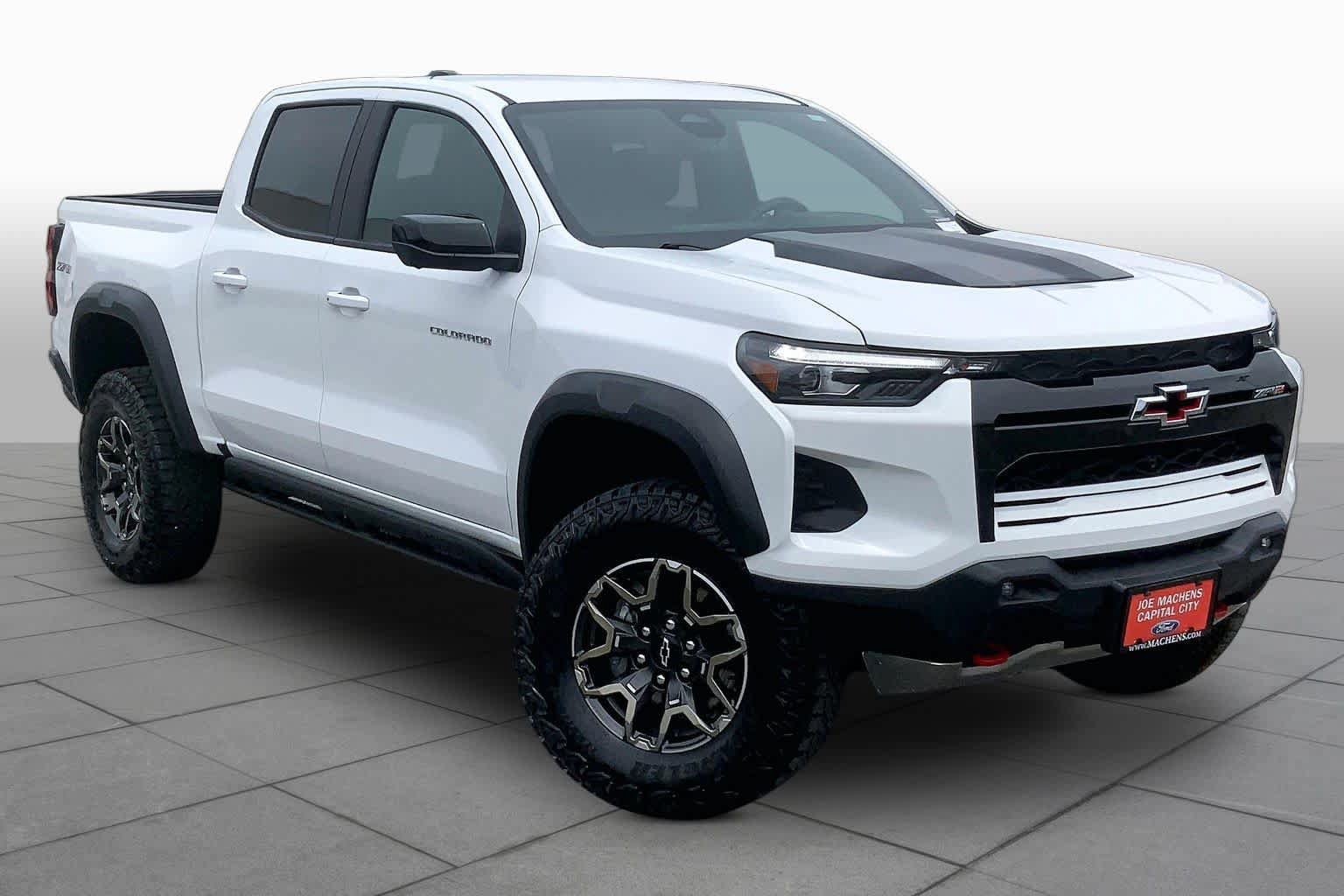Used 2024 Chevrolet Colorado ZR2 w/ ZR2 Convenience Package III AWD/4WD image 3
