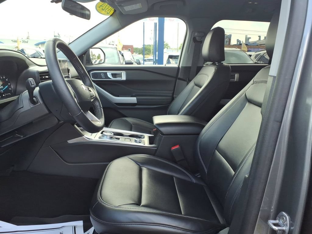 Certified 2024 Ford Explorer XLT w/ Equipment Group 202A AWD/4WD image 15