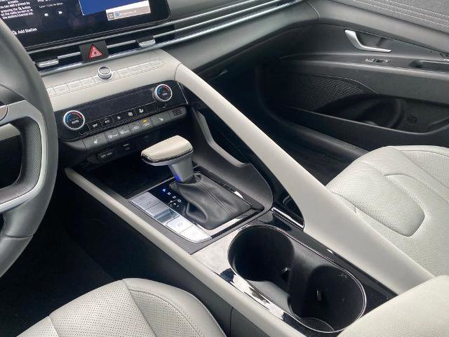 Used 2025 Hyundai Elantra Limited w/ Cargo Package image 23