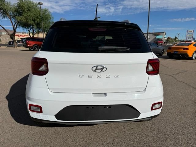 Used 2024 Hyundai Venue Limited FWD image 7