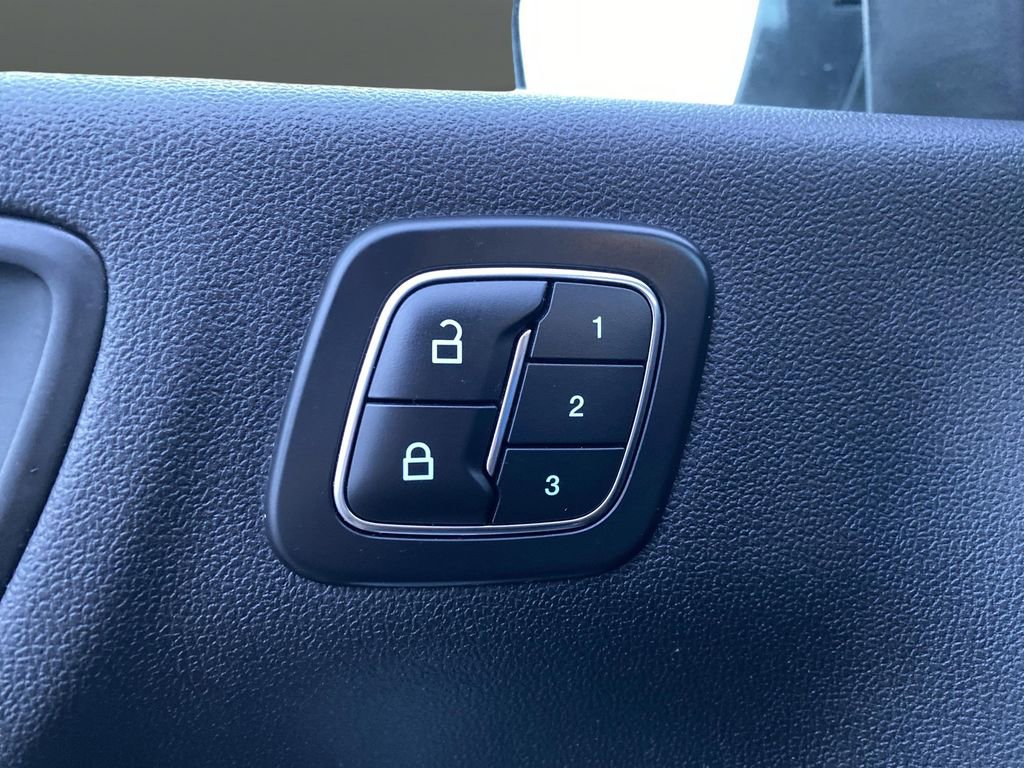 Certified 2025 Ford Escape Platinum image 12